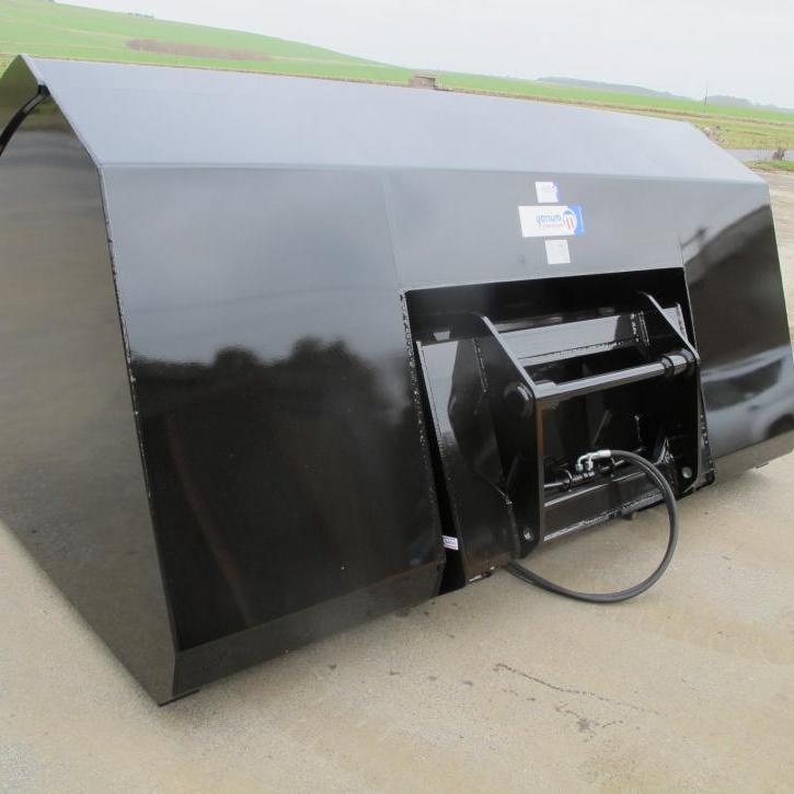 9' 4.5 cubic metre Hi-Tip Grain Bucket with recessed under carriage and Manitou fittings.
